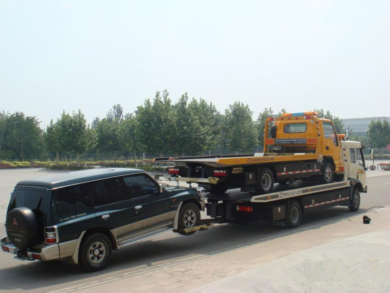 富錦汽車雪地困境救援：專業團隊助您脫困，安全回家